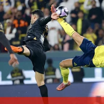 Cristiano Ronaldo fecha a goleada do Al Nassr com pontapé de bicicleta