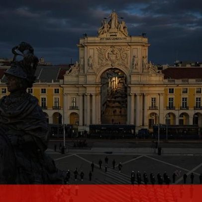 Cerimónias do 25 de Novembro em Lisboa mostram desfile militar com drone