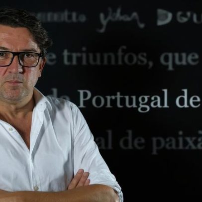 Olivier Bonamici preparado para uma entrevista diferente