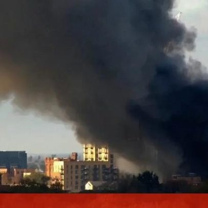 Incêndio em armazém em Londres gera grande coluna de fumo negro