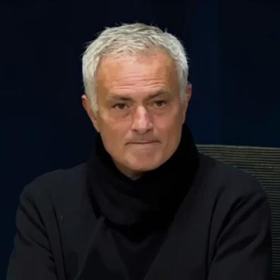 Mourinho diz que Barreiro é jogador à Benfica e não tira ninguém ao intervalo