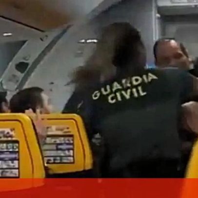 Lutadora de MMA agride dois polícias em voo da Ryanair e é detida