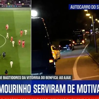 Mourinho fala aos jogadores do Benfica no balneário após vitória sobre o Ajax