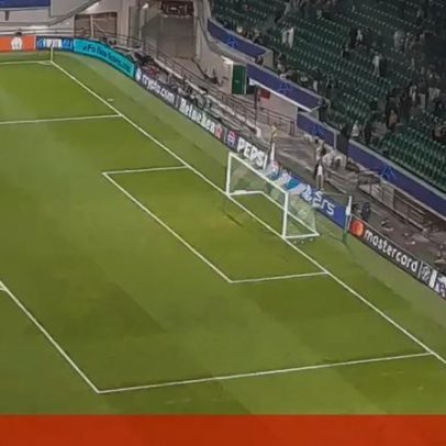 Guarda-redes do Club Brugge sai de maca após choque com Salvador Blopa