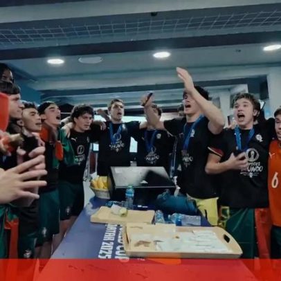 Seleção sub-17 canta música de Mariza após conquista do Mundial