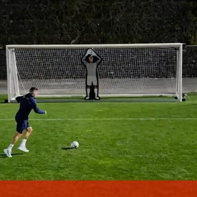 Cristiano Ronaldo testa guarda-redes robô imbatível em vídeo