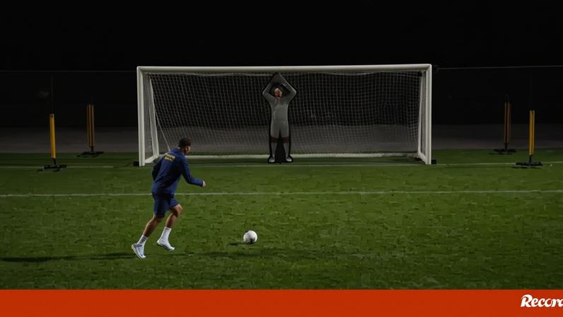 Mark Rober, youtuber e ex-engenheiro mecânico da NASA, levou a experiência a cabo com capitão da Seleção Nacional na Cidade do Futebol