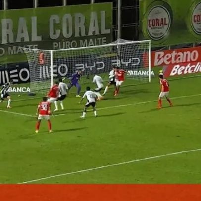 Golo de Pavlidis nos descontos garante vitória ao Benfica com Schjelderup decisivo