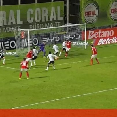 Golo nos descontos de Pavlidis dá vitória ao Benfica com Schjelderup
