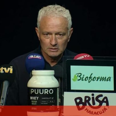 Comitiva do Benfica celebra após episódio de fúria