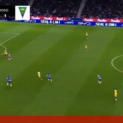 William Gomes aproveita falha de saída do Estoril e coloca FC Porto na frente