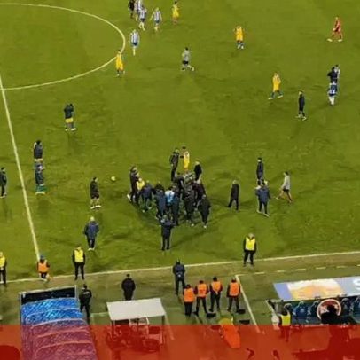 Confronto entre Ian Cathro e Farioli ao final de FC Porto-Estoril