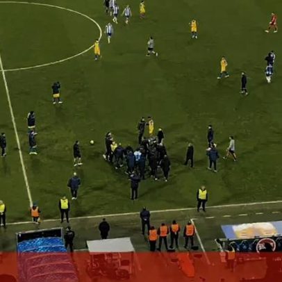 Clima aquece no final de FC Porto-Estoril com confronto entre Cathro e Farioli