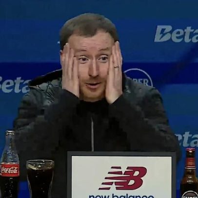 Tensão no FC Porto-Estoril: Ian Cathro diz não gostar de toques no rosto