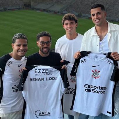 Cancelo e Félix aproveitam pausa para assistir Corinthians-Botafogo no Brasil