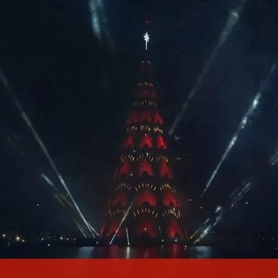 Rio inaugura árvore de Natal flutuante na Enseada de Botafogo