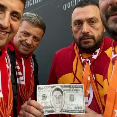 Notas de 100 dólares com Aktürkoglu marcam protesto de fãs do Galatasaray