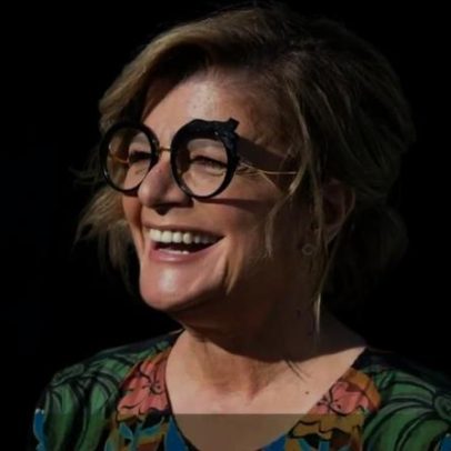 Júlia Pinheiro estreia novo programa com óculos de luxo
