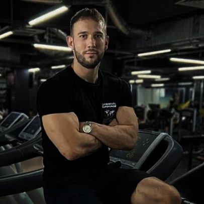 Influencer fitness morre aos 30 anos após plano de emagrecimento