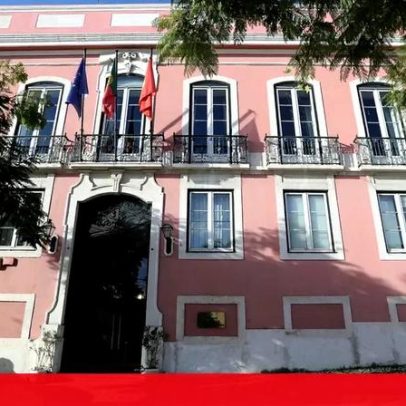 PS recorda 50 anos do 25 de Novembro em sessão no Largo do Rato