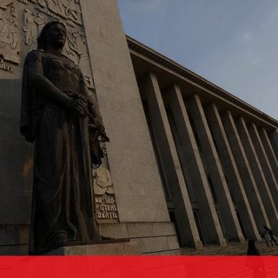 Homem expulsa namorada de casa após discussão sobre fim da relação