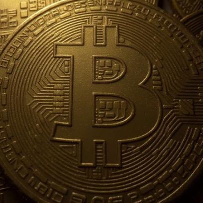 Bitcoin cai mais de 2% e atinge mínimo desde abril