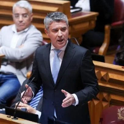 Líder do PS desafia PM a questionar impacto da reforma laboral que motiva greve