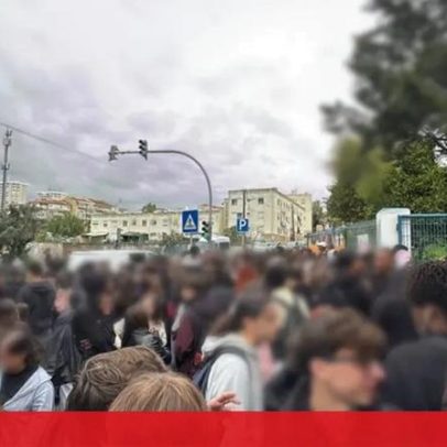 Alunos encerram escola em São João da Talha após manifestação