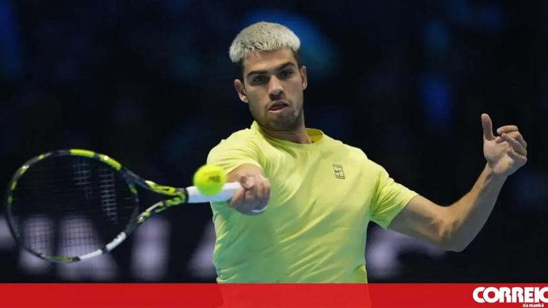 Alcaraz e o campeão Sinner disputam a final das ATP Finals de ténis