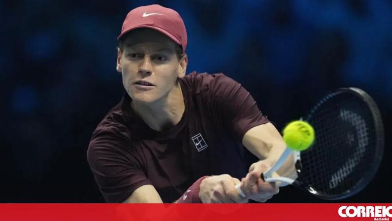 Sinner vence Alcaraz e renova título no ATP Finals de ténis