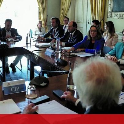 Governo propõe três dias de férias para quem não falta ao trabalho