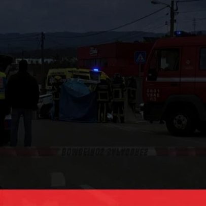 Dois feridos graves em acidente entre carro e mota em Coimbra, trânsito cortado