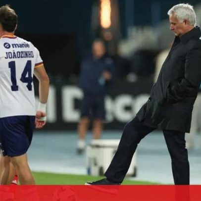 Mourinho critica a primeira parte do Benfica e defende mais substituições
