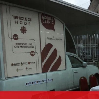Papamóvel usado por Francisco vira clínica móvel para crianças em Gaza