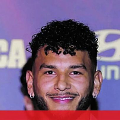 Luis Suárez recebe prémio de melhor marcador da II Liga espanhola