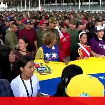 Apoiantes de Maduro marcham na Venezuela durante tensão com os EUA