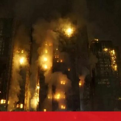 Incêndio intenso em complexo de arranha-céus em Hong Kong