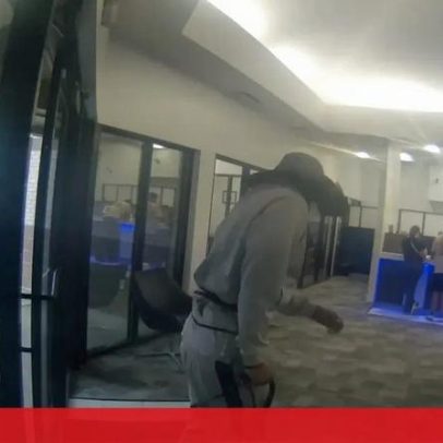 Homem finge estar ferido para assaltar banco nos EUA, vídeos mostram