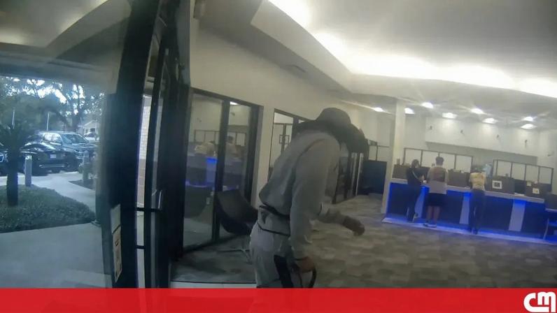 Homem finge estar ferido para assaltar banco nos EUA, vídeos mostram