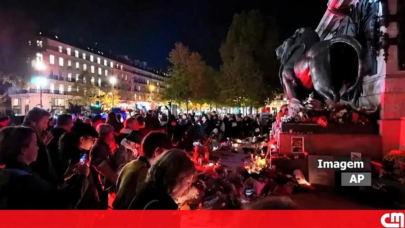 Presidente da Câmara de Paris homenageia vítimas dos atentados de 13 de Novembro