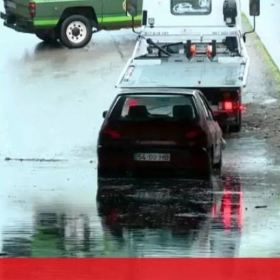 Chuva intensa inunda ponte Oliveira do Bairro, bloqueia travessia de viaturas