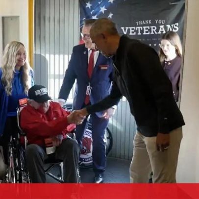 Obama surpreende dezenas de veteranos de guerra e agradece
