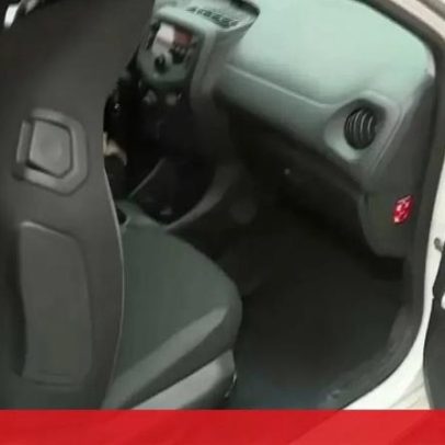 Água cobre porta e impede retirada de viatura na Margem Sul