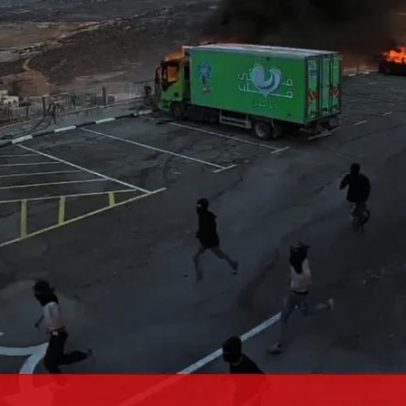 Colonos israelitas que incendiaram mesquita na Cisjordânia incendem camiões