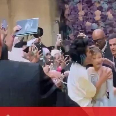 Ariana Grande é alvo de ataque de fã na estreia de Wicked em Singapura