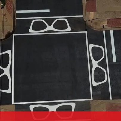 Passadeira com óculos de Buddy Holly será removida no Texas