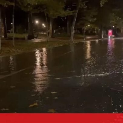 Chuva forte alaga estradas junto ao Jardim de Arca D'Água, Porto