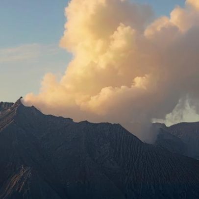 Vulcão entra em erupção no Japão e deixa moradores em alerta