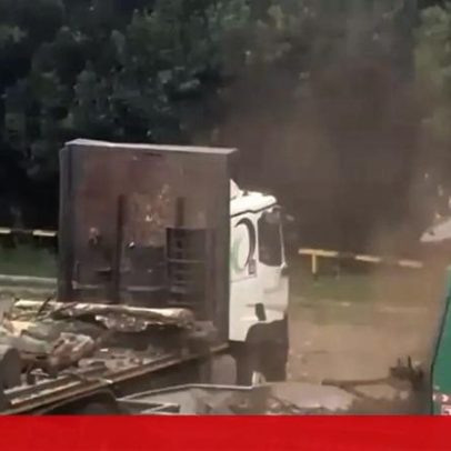 Moradores do centro de Campanhã incomodados com lixeira no meio da cidade