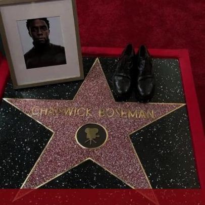 Chadwick Boseman recebe estrela na Calçada da Fama de Hollywood